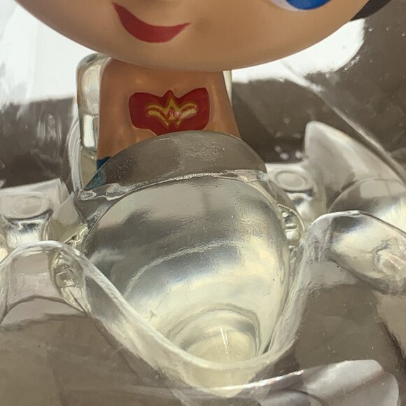 Hallmark Wonder Woman Christmas Tree Ornament - Wobbles on Your Tree! - DC Comic - Picture 8 of 8